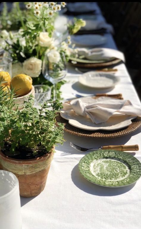 INSPIRATIONS LATELY 7.10 - Creating Hicks Home Dinner Party Outdoor, Deco Champetre, Tafel Decor, Outdoor Patio Table, Table Setting Decor, Outdoor Dinner, Party Outdoor, Party Dinner, Summer Tables