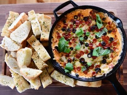 Pizza Dip with Garlic Toast Recipe | Ree Drummond | Food Network Garlic Toast Recipe, Ree Drummond Recipes, Garlic Toast, Pizza Dip, Walking Tacos, Pioneer Woman Recipes, Snack Dip, Ree Drummond, Football Food