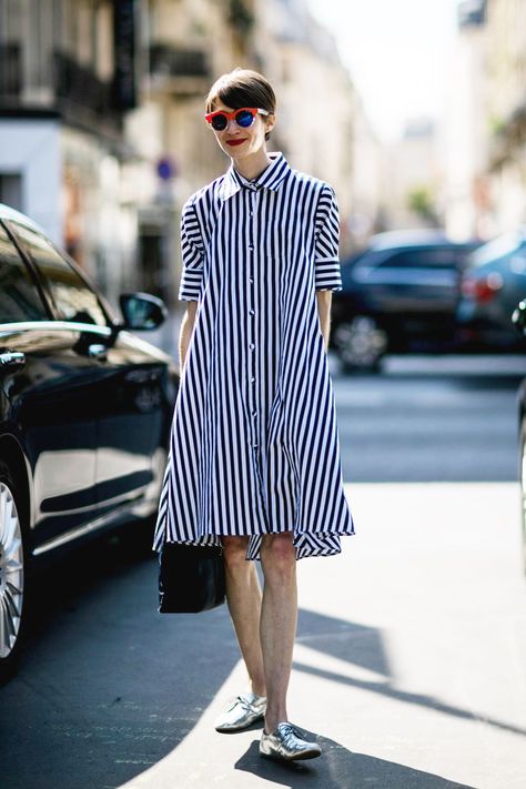 The Best Street Style Looks From the Paris Haute Couture Shows Áo Blu, Vintage Shirt Dress, Street Style 2016, Paris Haute Couture, Striped Shirt Dress, Couture Week, Street Style Paris, Street Style Inspiration, Inspired Outfits