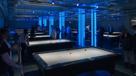 Pool House Layout, Pool Table Room Size, Pool Hall Ideas, Pool Room Ideas, Billiards Bar, Snooker Room, Vegas Pools, Pool Table Room, Pool Hall