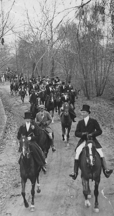 Horse Riding Countryside, Horse Riding Forest, Idyllic Countryside, Middleburg Virginia, Horses Grazing, Regency Horse Riding, Horse Lead, Watching Television, Horse Back Riding