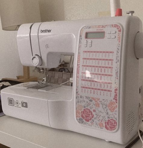 Sewing Machines Aesthetic, Aesthetic Sewing Machine, Sewing Aesthetic Pink, Sewing Machine Aesthetic, Hello Kitty Sewing Machine, Purple Sewing Machine, Coquette Sewing Machine, Make Dresses, Teaching Sewing