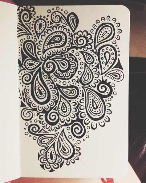 Sketch book drawing idea. Cool Designs To Draw, Modele Zentangle, Hipster Drawing, Hipster Drawings, Tumblr Drawings, Arte Doodle, Moleskine Sketchbook, Couple Drawing, Doodle Inspiration