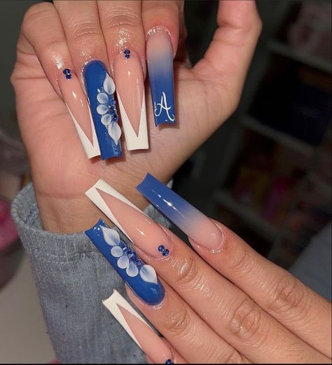 Royal Blue Initial Nails, Blue Acrylic Nails With Initials On Them, Royal Blue Acrylic Nails With Initial, Baddie Acrylic Nails Medium, Blue Nail Sets Acrylic, Blue Initial Nails, Navy Blue Square Acrylic Nails, Blue Nails With Initials, Blue Acrylic Nails Ideas