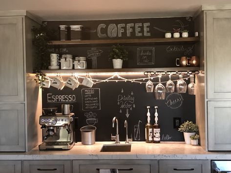 Coffee bar chalkboard wall Bar Chalkboard Ideas, Best Coffee At Home, Chalkboard Paint Wall, Kitchen Organization Countertops, Bar Chalkboard, Cozy Kitchens, Coffee Bar Ideas, Coffee Bar Station, Beverage Bar