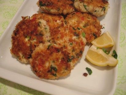 Tilapia Fish Burgers with Lemon Caper Mayonnaise | Tasty Kitchen: A Happy Recipe Community! Dungeness Crab Cakes, Healthy Burger Recipes, Salmon Patties Recipe, Fish Burger, Dungeness Crab, Patties Recipe, Healthier Options, Bar Food, Salmon Cakes