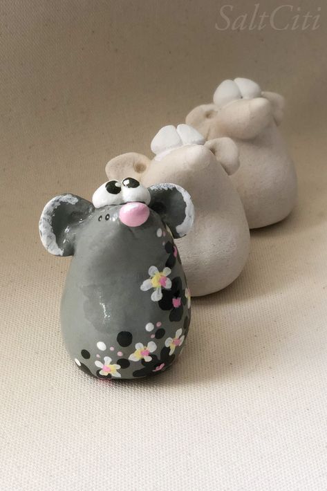 Cute Mouse #saltdough figurine Kalediniai Zaisliukai, Mouse Pottery, Pottery Mouse, Ceramic Mouse, Insect Decor, Farm Animals Decor, Plant Party, Rabbit Sculpture, Pig Figurines