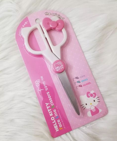 Pink And Purple School Supplies, Hello Kitty Scissors, Pink Scissors Aesthetic, Hello Kitty Supplies, Cute Pink School Supplies, Hello Kitty Things To Buy, School Belongings, Sanrio School Supplies, Hello Kitty Stationary