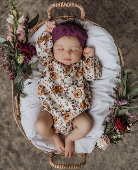 Baby Fotografie, Newborn Photography Poses, Newborn Baby Photoshoot, Newborn Baby Photos, Foto Baby, Foto Tips, Newborn Baby Photography, Trik Fotografi