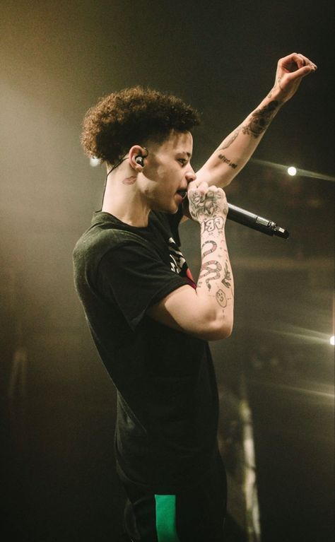 Lil Mosey Girlfriend, Lil Mosey Wallpaper, Lil Mosey, Love U Forever, Cute Emoji Wallpaper, Emoji Wallpaper, Phone Screen, Celebrity Couples, Rappers