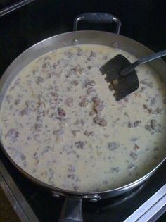 Sawmill Gravy, Paula Dean, Country Fried Steak, Country Fried, Paula Deen Recipes, Sausage Gravy, Homemade Biscuits, Southern Cooking, Gravy Recipes