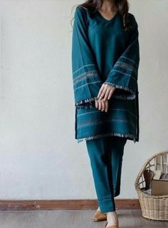 Plain Dress Casual, Dress Designs For Girls, Simple Dress Casual, Designer Summer Dresses, Dresses Design, Womens Trendy Dresses, Pakistani Fashion Casual, Stylish Short Dresses, Desi Fashion Casual