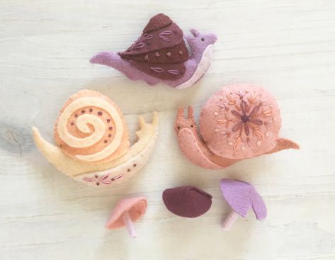 Plush Sewing, Felt Plush, Felt Mushroom, Baby Mobiles, Animal Sewing Patterns, Finger Puppets, Felt Diy, Pdf Patterns, Craft Patterns