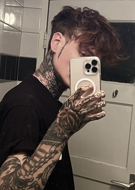 Eboy Hair, Aaron Liebregts, Tattoed Guys, Punk 57, Red Hair Men, Penelope Douglas, Tattoo Inspiration Men, Forearm Tattoo Design, Neck Tattoo For Guys