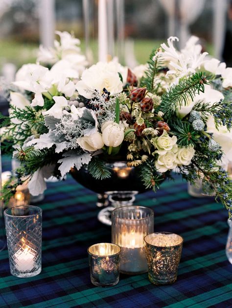 Winter Wedding Table, Winter Wedding Centerpieces, Winter Centerpieces, Deco Champetre, Winter Wedding Flowers, Unique Wedding Flowers, Wedding Floral Centerpieces, Winter Wonderland Wedding, Flower Centerpieces Wedding