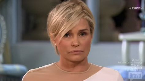 Inside Yolanda Hadid's Healthy Diet and Exercise Regimen | E! Online Mobile Going Gray Gracefully, Yolanda Foster, Exercise Regimen, Chic Haircut, Yolanda Hadid, Autoimmune Diet, Mom Things, Real Housewives Of Beverly Hills, Housewives Of Beverly Hills