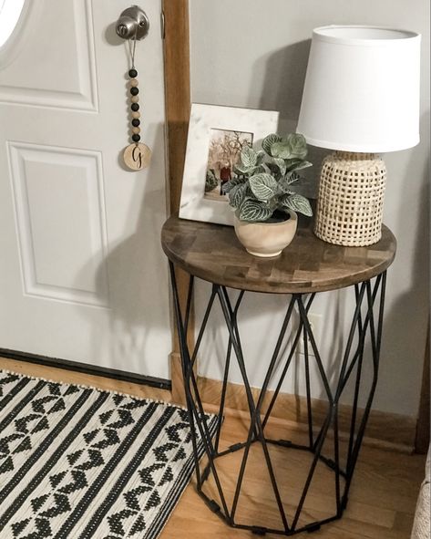 Round End Table Decor Ideas, Side Table Decor Living Room Boho, Modern Boho Living Room Side Table, Boho End Tables Living Rooms, Small Corner Table Decor, Boho End Table Decor, Small Boho Accent Table, Boho Side Table Decor, End Table Decor Living Room With Lamp