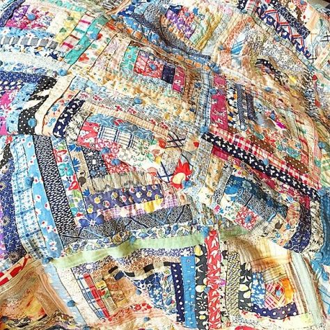 Quilt Stories, Cottage Quilt, Bryson City, String Quilts, Scrap Quilt Patterns, Log Cabin Quilts, Scrap Quilt, Pretty Quilt, Log Cabin Quilt