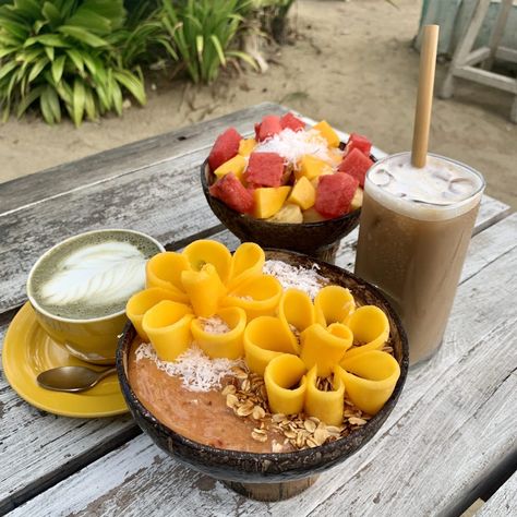 Fresh Fruit Bowl, Breakfast In A Jar, Vegan Granola, Green Tea Latte, Siargao, Natural Yogurt, Fruit Bowls, Pinoy Food, Tea Latte