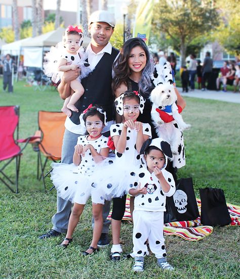 {101 Dalmatians Family Costume 2014} Family Of 6 Halloween Costumes, 6 Halloween Costumes, 101 Dalmatians Costume, Family Costume Ideas, Family Of 6, Costume Diy, 101 Dalmatians, Family Costumes, Family Halloween Costumes