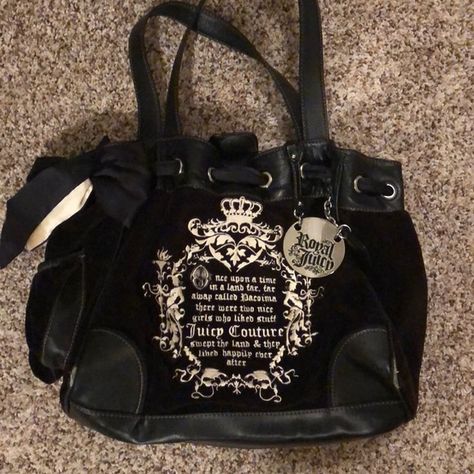 Juicy Couture Daydreamer Bag, 2000s Purse, Juicy Couture Daydreamer, Black Juicy Couture, Dope Jewelry Accessories, Juicy Couture Tracksuit, Vintage Designer Bags, Juicy Couture Purse, Juicy Couture Accessories