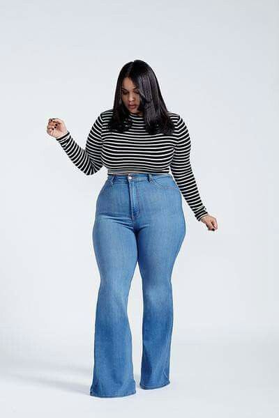 Plus Size Denim On Denim Outfits, Denise Mercedes, Vintage High Waisted Jeans, Flare Jeans Outfit, Ripped Jeggings, High Waisted Jeans Vintage, High Waist Wide Leg Pants, Big Girl Fashion, Trendy Swimwear