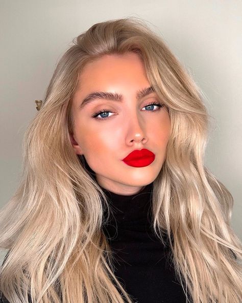 Makeup Bibir, Layered Pixie Cut, Kylie Hair, Red Lips Makeup Look, Peekaboo Highlights, Makeup Tip, Blond Balayage, Red Lip Makeup, Beauty Make-up