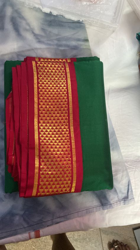 Green plain body- red border- 9 yards saree Festive Red Saree With Border, Red Fitted Saree With Embroidered Border, Bottle Green And Red Saree, Red Unstitched Saree With Embroidered Border, Red Saree Green Border, Green Saree, Desi Wedding, Desi, Saree