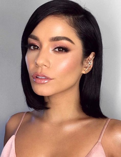 Vanessa Hudgens Vanessa Hudgens Hair, Maquillage On Fleek, Smink Inspiration, Glowing Makeup, Soft Makeup, Long Black Hair, Vanessa Hudgens, Celebrity Makeup, Natural Makeup Looks