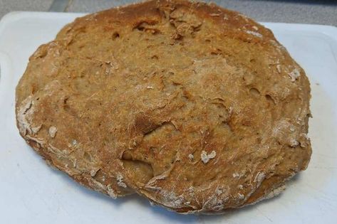 People are making bread in their slow cookers using just two ingredients - including beer Beet Bread, Sun Mobile, Italian Easter Bread, Slow Cooker Bread, Flavored Beer, Loaves Of Bread, Bread Substitute, Bread At Home, Two Ingredient