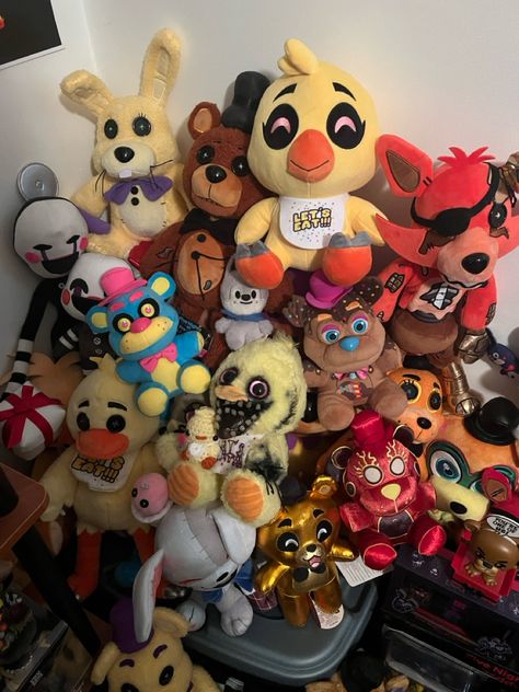 skzoo x fnaf :D Fnaf Bedroom, Fnaf Room, Fnaf Collection, Fnaf Merch, Fnaf Plushies, Fnaf Plush, Wolf Chan, Fnaf Crafts, The Homies