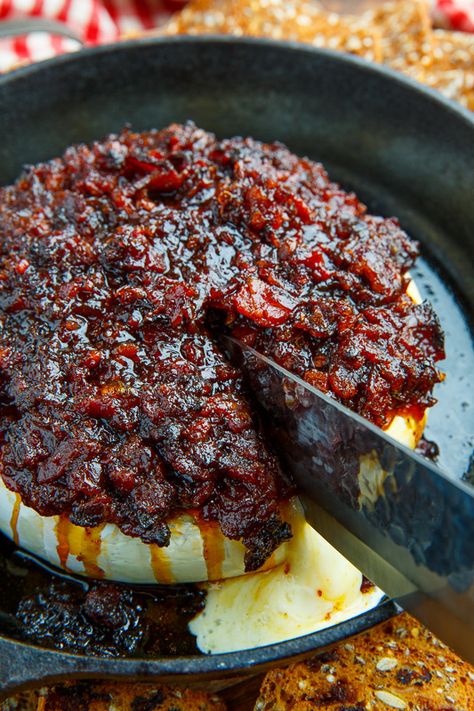 Bacon Jam Baked Brie Baked Brie With Bacon Jam, Bacon Ends And Pieces Recipes, Williams Sonoma Recipes, Bacon Jam Appetizer, Brie With Jam, Picky Bits, Baked Brie With Jam, Melted Brie, Boat Snacks