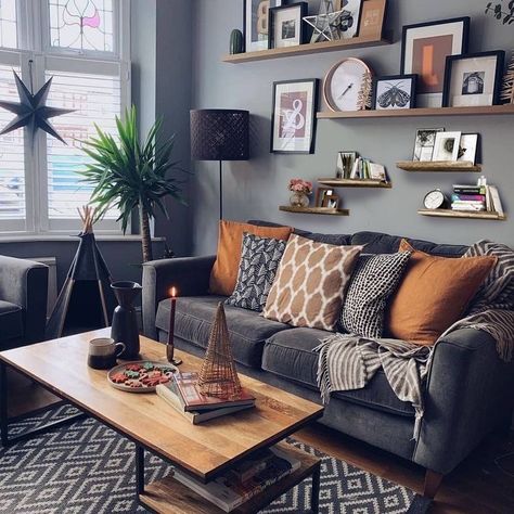 Cheap Couches, Snug Room, Dark Living Rooms, Apartment Modern, Living Room Decor Gray, Garland Backdrops, Living Room Orange, Apartment Living Room Design, Black Living Room