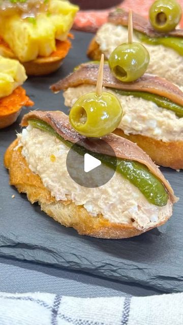 Pinchos Recipe, Tortilla Patatas, Deli Food, Tapas Bar, Key Lime Pie, February 11, Spanish Food, Toast Recipes, Brie