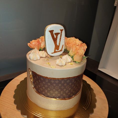 Lv Cake, Louis Vuitton Cake, Chocolate World, Cake Board, Chocolates, Louis Vuitton, Cake, Skin, Birthday