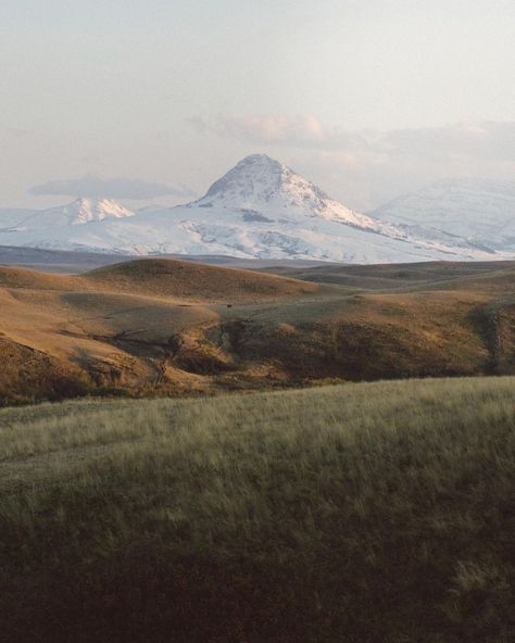 Montana Aesthetic, Montana Landscape, Landscape Pictures, Big Sky, The Seasons, Pretty Places, Rocky Mountain, Landscape Photographers, Fantasy Landscape