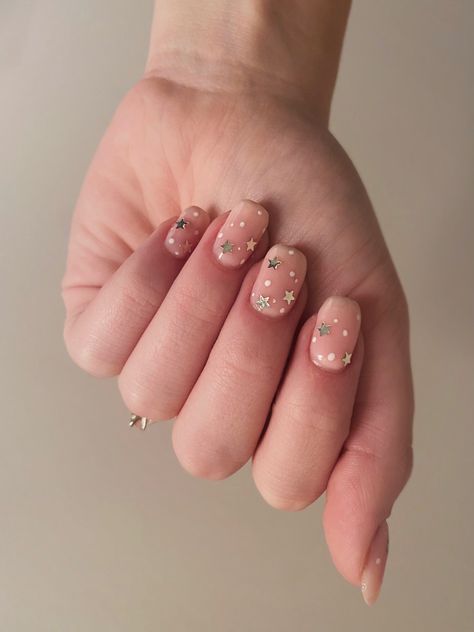 Maternity Shoot Nail Ideas, Shoot Makeup, Maternity Shoot, Pregnancy Shoot, Nail Ideas, Gel Nails, Hair Makeup, Baby Shower, Shower