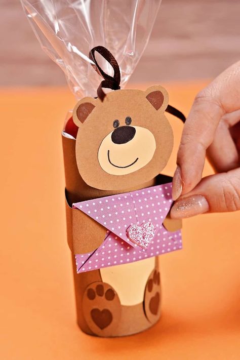 This Paper Tube Valentine Bear Craft is the sweetest Vday favor for kids! Valentine Bear Craft, Valentine Bear, Valentines Day Bulletin Board, Bear Craft, Valentine Favors, Sweet Paper, Preschool Valentines, Valentine Projects, Bear Crafts