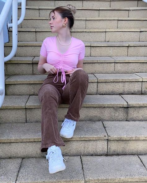 Pink Top Brown Pants, Pink Shirt Brown Pants, Pink Brown Outfit Aesthetic, Pink And Brown Outfits, Pink And Brown Outfit Aesthetic, Pink Brown Outfit, Brown Y2k Style Summer Tops, Brown Y2k Tops For Summer, Pink And Brown Outfit