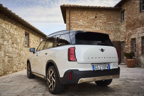 2024 MINI Countryman C European Version - Stunning HD Photos, Videos, Specs, Features & Price - DailyRevs Mini Countryman 2024, Mini Jcw, Mini Cooper Countryman, Cooper Countryman, Mini Countryman, Technology Design, Latest Cars, Car Shop, Mini Cooper