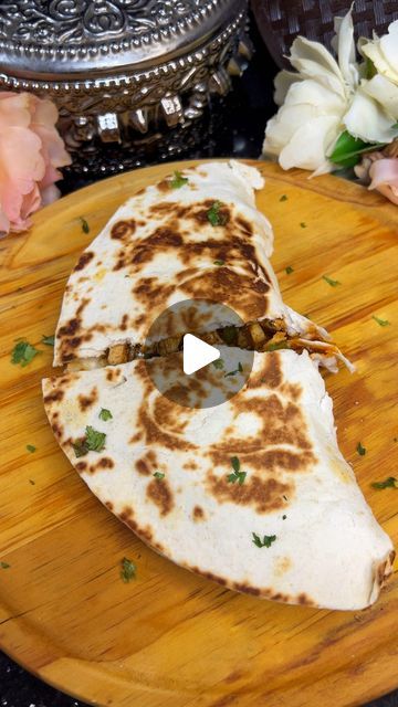 Butter Chicken Wrap, Naan Bread Chicken Wrap, Bake Easy Recipes, Roll Paratha, Paneer Tortilla Wrap, Chicken Flatbread Wrap, Chicken Shawarma Pita, Quesadilla Chicken, Fajita Chicken Wraps Tortillas