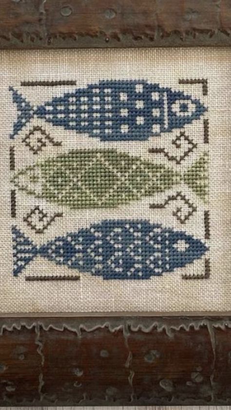 Motifs Blackwork, Summer Catch, Heart In Hand, Nature Cross Stitch, Cross Stitch Christmas Ornaments, Cross Stitch Bookmarks, 자수 디자인, Cross Stitch Samplers, Cross Stitch Animals