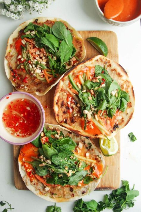 Smash Banh Mi Tacos - Dished by Kate Bahn Mi Smash Taco, Asian Fusion Tacos, Herbal Eats, Bahn Mi Bowl, Banh Mi Tacos, Asian Tacos, Smash Tacos, Bahn Mi, Mince Recipes