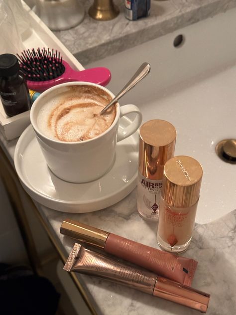 Charlotte Tilbury make up products & cappuchino - Girly Bathroom, December Baby, Coffee Shot, Coffee Fashion, Get Ready With Me, Aesthetic Coffee, Makeup Obsession, Natural Eye Makeup, Beauty Guru