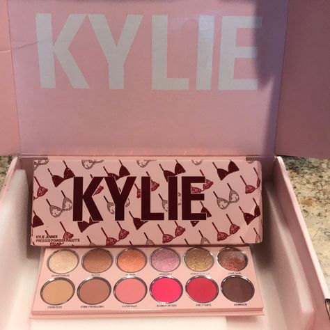 Kylie Cosmetics Valentines Eye Pallet. 100% Authentic Brand New! Kylie Cosmetics Eyeliner, Kylie Cosmetics Mauve Palette, Kylie Cosmetics Eyeshadow Palette, Kylie Cosmetics Kris Collection, Heart Eyeshadow Palette, Kylie Cosmetics, Kylie Jenner, Valentines