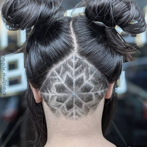 Winter Undercut Design, Snowflake Undercut Designs, Snowflake Hair Design, Christmas Undercut Designs, Snowflake Undercut, Christmas Undercut, Undercut Designs For Women, Hair Etching, Undercut Ideas