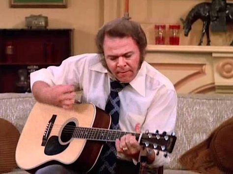 Roy Clark Performs an Absolutely Incredible Flamenco Cover of 'Malagueña on 'The Odd Couple' in 1975 Couple Guitar, Jack Klugman, Tony Randall, Roy Clark, The Odd Couple, American Folk Music, Martin Guitars, Music Genius, Guitar Practice