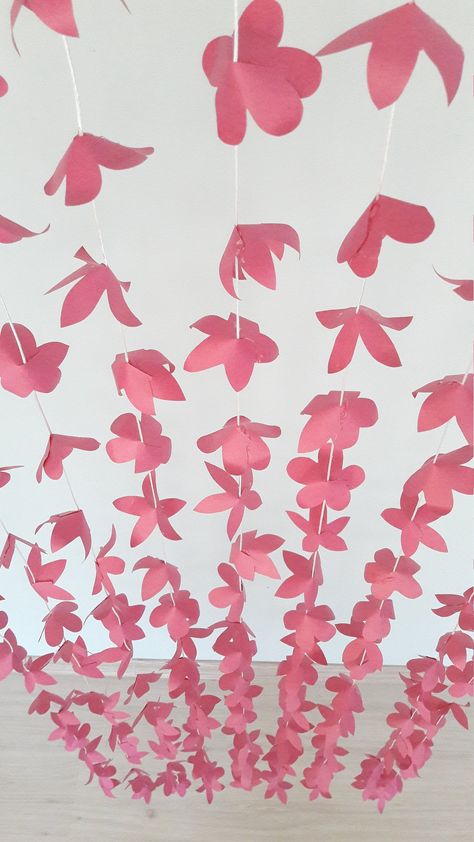 Paper Flower Chain, Paper Flower Curtain, Hanging Flowers Backdrop, Paper Garland Backdrop, Paper Flower Display, Paper Flower Hanging, Cottagecore Cafe, Diy Party Backdrop, Edible Paper Flowers