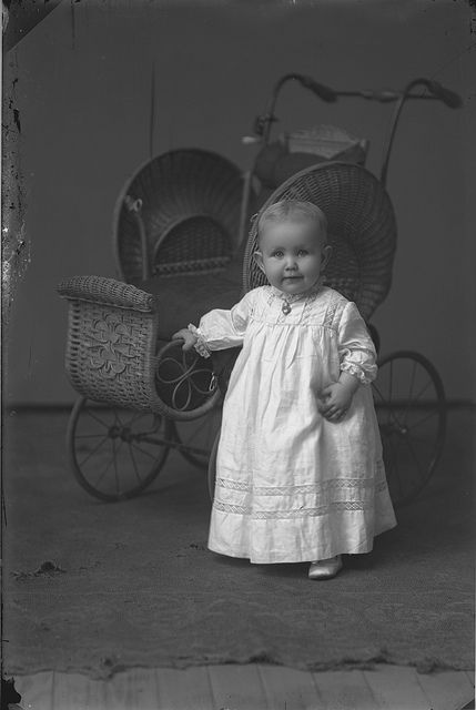 Baby in christening gown, c. 1900 Vintage Baby Pictures, Baby Standing, Vintage Foto's, Vintage Foto, Baby Check, Vintage Pram, Vintage Children Photos, Free Vintage Printables, Expecting A Baby