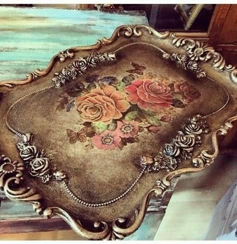 Silver Tray Decor, Antique Booth Ideas, Decoupage Decor, Silver Platters, Decoupage Tray, Painted Trays, Decoupage Diy, Decoupage Furniture, Decoupage Box